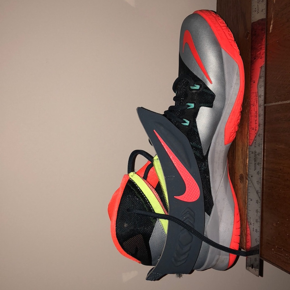 lebron basketball shoes